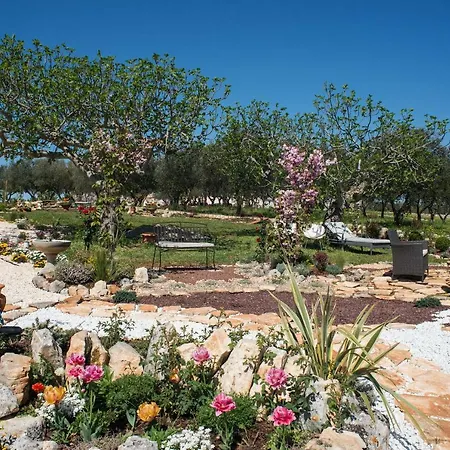 16 Trulli E Giardini