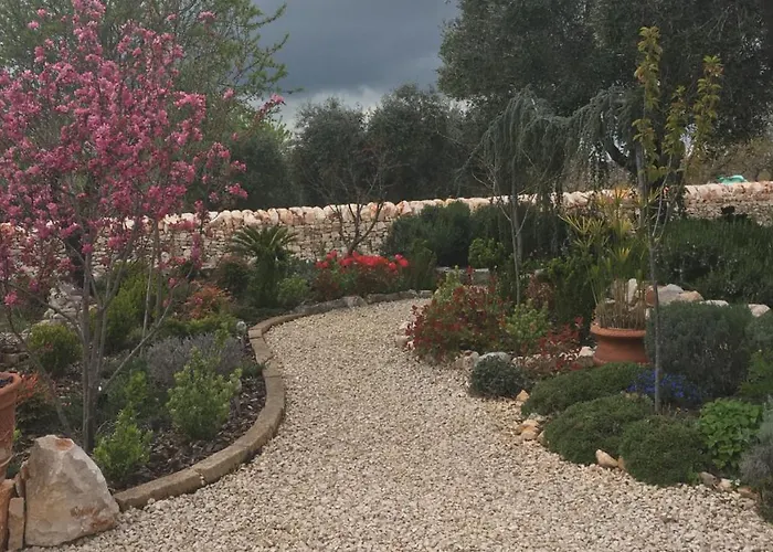 16 Trulli E Giardini アパート